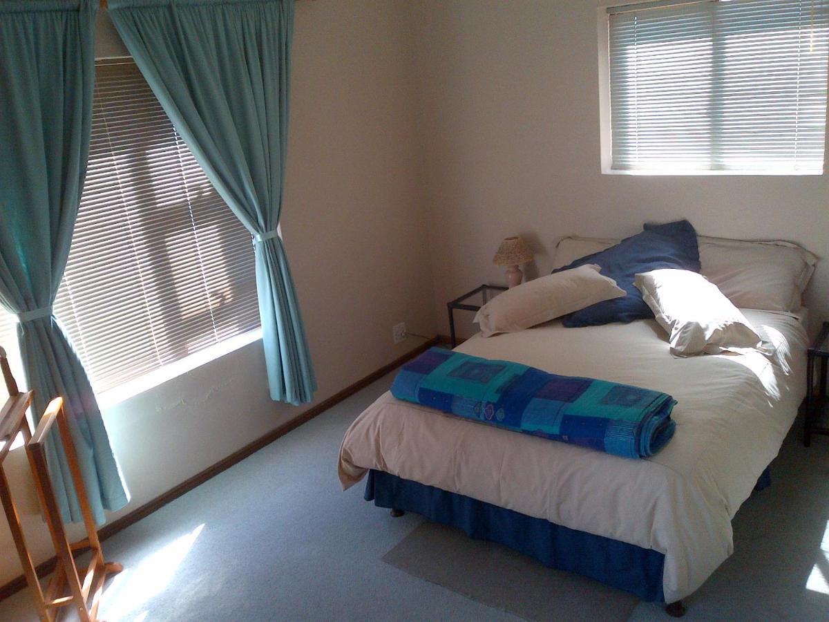 Gansbaai Lodge & Backpackers Экстерьер фото