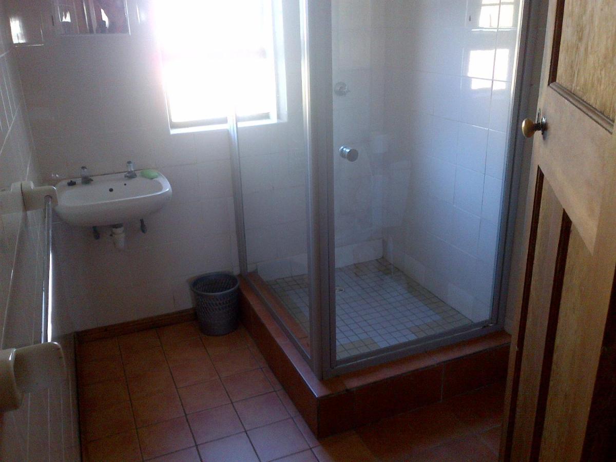 Gansbaai Lodge & Backpackers Экстерьер фото